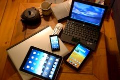 Kampf der Sofa-Surfer: Netbook, Tablet, Smartphone und Notebook treten gegeneinander an