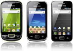 Android-Smartphones Samsung Galaxy mini, Galaxy Gio und Galaxy Ace (von links)