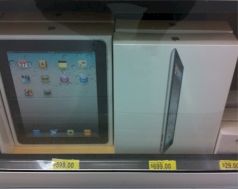 Das iPad 2 im Regal bei Walmart