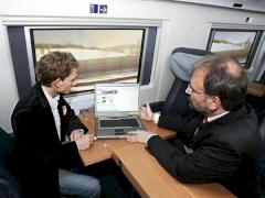 Viele Geschftsleute sind auf Internet im Zug angewiesen.