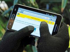 iGlove-Handschuhe fr Smartphone-Touchscreen im Einsatz