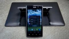 Asus Padfone: Smartphone aus dem Schacht herausgenommen