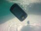 Nicht jedes Handy berlebt einen Sturz ins Wasser unbeschadet