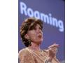 Neelie Kroes sagt Roaming-Gebhren den Kampf an.