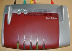 Sofort als AVM-Router zu erkennen: Die FRITZ!Box 7490.