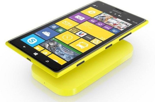 Nokia Lumia 1520 mit Ladestation