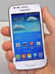 Das Samsung Galaxy Ace 3 liegt gut in der Hand