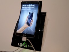 LG G Flex im Hands-On auf der CES in Las Vegas