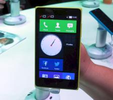Android mit Kachel-Oberflche auf Nokia-Smartphone.