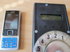 Das DIY-GSM-Telefon wird mit einem Handy angerufen
