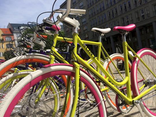 Bei Stilrad in Berlin und Mnchen kann man sich die Fahrrder samt Stadthelden von Sony-Paket kostenlos ausleihen