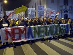 Die Massenproteste in Ungarn gegen die geplante Internetsteuer weiten sich aus