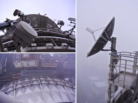 Zahlreiche Antennen und Parabolspiegel empfangen und Senden ihre Signale oberhalb der silbernen Kugel des Fernsehturms, wo sich auch die Besucheretage befindet.