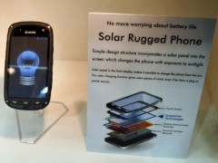 Transparente Solarzelle im Display des Smartphones