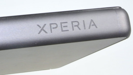 Xperia-Gravur beim Sony Xperia Z5