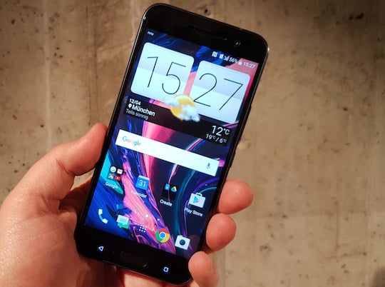 Die Sense-Oberflche weist typische HTC-Merkmale auf, kommt aber dem Android-Standard-Look deutlich nher.