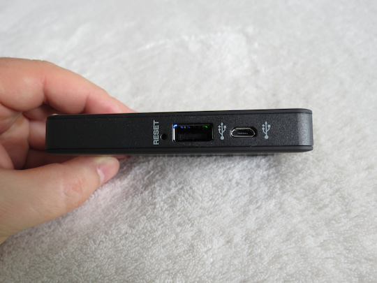 Reset-Taste, USB-Port und Micro-USB-Anschluss