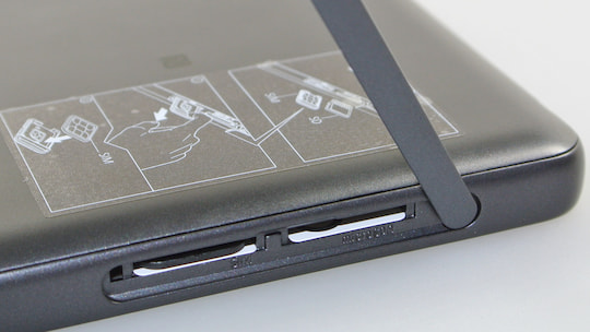 Sony Xperia E5 im Test: SIM-Karten- und microSD-Slot
