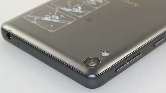 Design und Verarbeitung des Sony Xperia E5 im Test