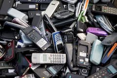Ein Haufen alter Handys - fr Greenpeace ein Problem