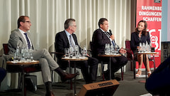 Drei Minister, ein Podium: Alexander Dobrindt, Thomas de Maizire und Sigmar Gabriel mit Moderatorin Juliane Hielscher beim eco