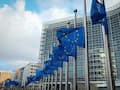 Wehende Europa-Flaggen vor dem EU-Komissions-Gebude in Brssel.