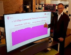 1,22 GBit/s in der Spitze: Telekom-CTO Bruno Jacobfeuerborn freut sich