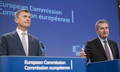 Die fr Roaming zustndigen EU-Kommissare Andrus Ansip und Gnther ttinger