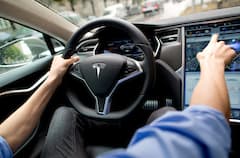 Cockpit des Tesla Model S