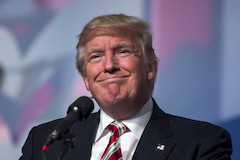 Donald Trump lchelt whrend einer Wahlkampfveranstaltung in Washington DC. (Symbolfoto)