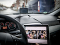 Der Verkehrspsychologe Karl-Friedrich Voss hlt ein Tablet-Verbot am Steuer von Autos fr einen Schnellschuss. (Symbolfoto)