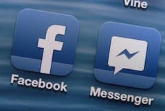 Auf dem Display eines iPhones sind die App-Logos von Facebook und dem Messenger zu sehen.