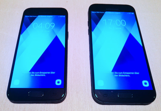 Das Samsung Galaxy A3 (links) ist deutlich kleiner als das Galaxy A5