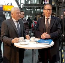 Bahn-Chef Rdiger Grube (links) und Verkehrsminister Alexander Dobrindt (CSU) im Berliner Hauptbahnhof.