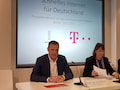 Telekom-Chef Niek Jan van Damme (links) und innogy-Vorstand Hildegard Mller haben in Berlin ihre Kooperation vorgestellt.