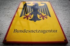 Ein Schild mit Bundes-Adler und dem Schriftzug "Bundesnetzagentur".