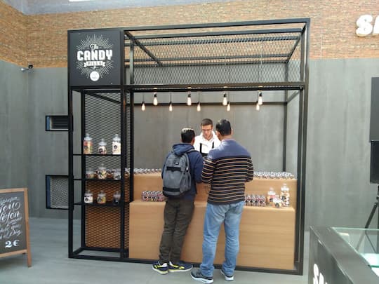Kunden im Samsung-Candy-Store
