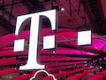 Telekom-Logo ber dem CeBIT-Stand 2017