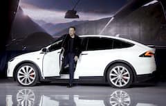 Tesla-Chef Elon Musk stellt das Modell X vor