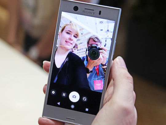 Selfie-Kamera des Sony Xperia XZ1 Compact jetzt mit Display-Blitz