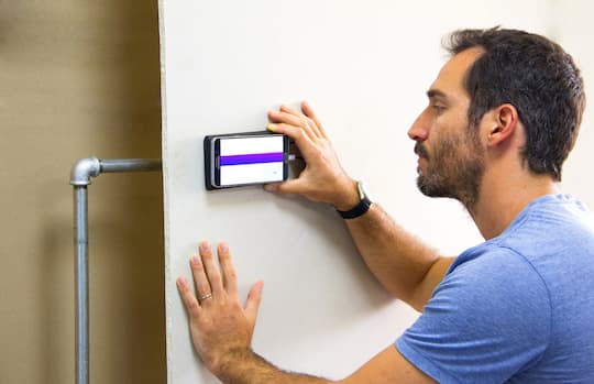 Walabot DYI: Smartphone-Aufsatz zum Aufspren von Leitungen in der Wand