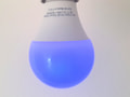 Die Eurodomest Bluetooth-Lampe mit blauer Beleuchtung