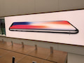 Werbung fr das iPhone X im Apple Store Abu Dhabi