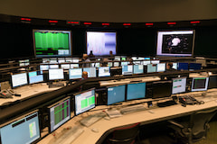 Einblick in das Satelliten-Kontrollzentrum von Iridium-Next