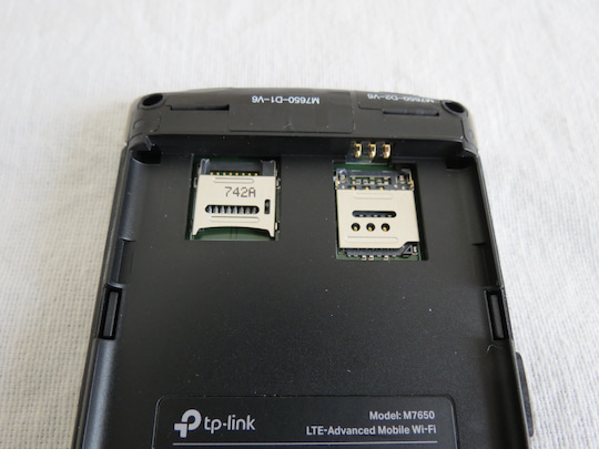 Steckpltze fr microSD und Micro-SIM