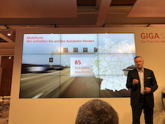 Vodafone Chef Hannes Ametsreiter mchte die Netzversorgung grundlegend verbessern, auf Autobahnen, an Flughfen in der Bahn und in der Flche.