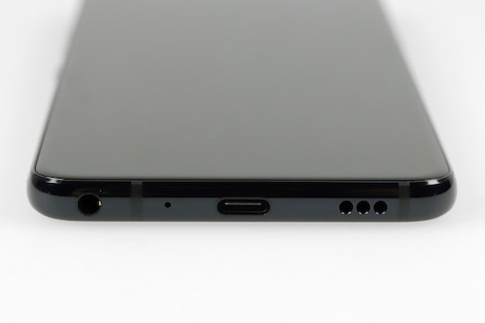 Neben einem USB-Typ-C-Anschluss verfgt das LG G7 ThinQ auch ber einen 3,5-mm-Klinkenanschluss.