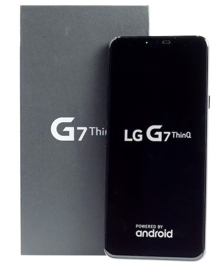 Ausgepackt: Das LG G7 ThinQ neben seiner Schachtel.