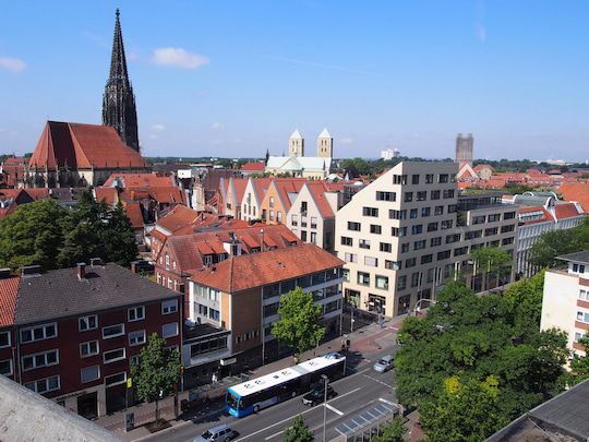 Blick vom Antennenstandort auf die Innenstadt von Mnster, die Tatort fr spannende Fernsehkrimis ist.