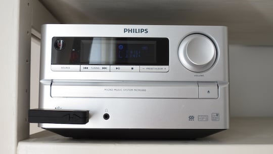 Der Bluetooth-Adapter an einer lteren Offline-Kompaktanlage von Philips